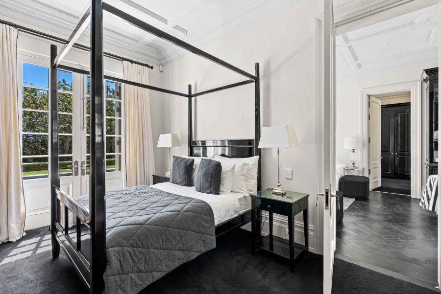 7 Bedroom Property for Sale in Fresnaye Western Cape